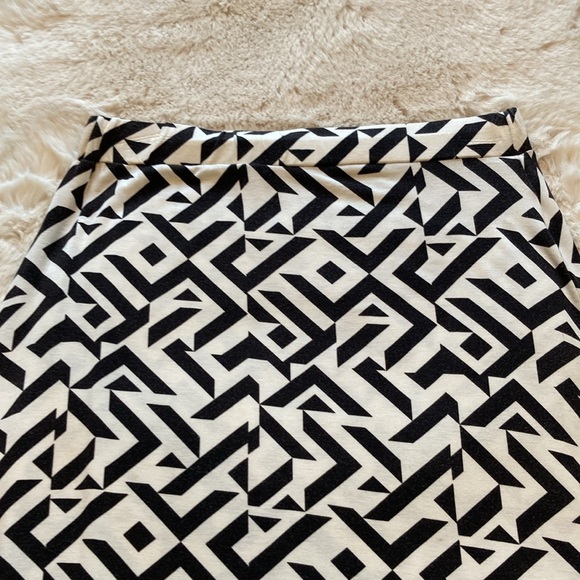 Romeo & Juliet Aztec print maxi skirt. Size Medium. - Picture 6 of 11